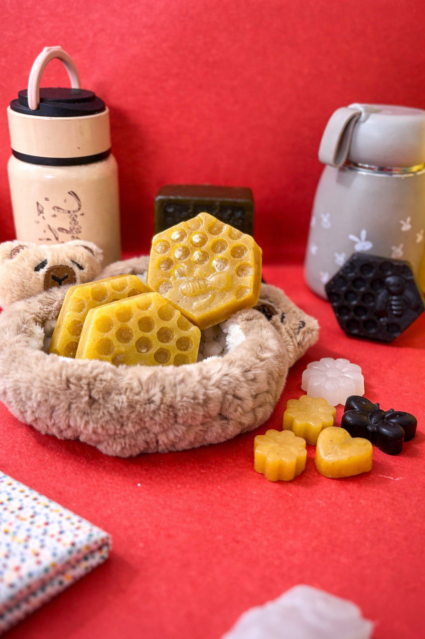 NuskaWellness De-Tan Herbal Soap (Gold)